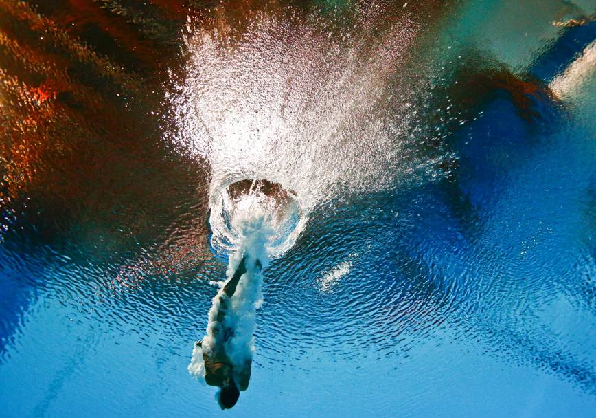 31 luglio - L&#39;immersione di Tania Cagnotto d&#39;Italia dopo il tuffo dal trampolino 3 metri ai Campionati mondiali di nuoto a Kazan (Reuters)